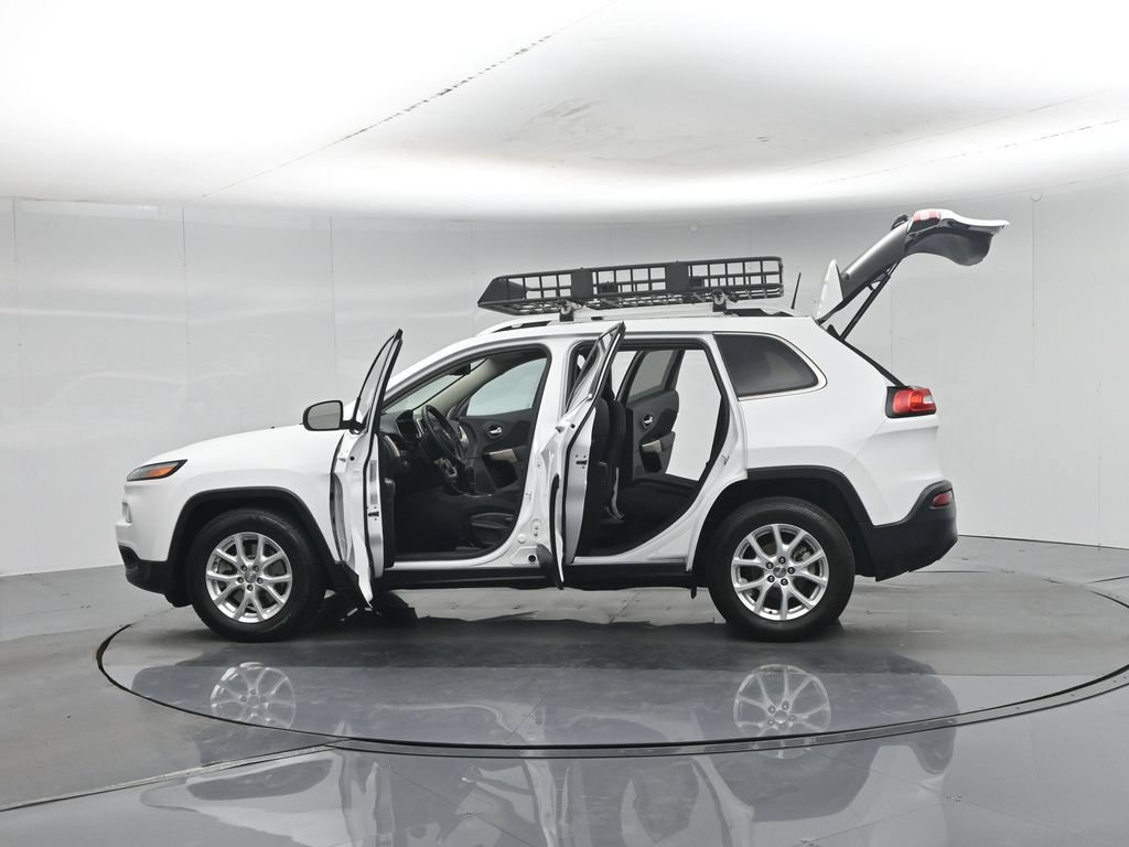 Used 2017 Jeep Cherokee Latitude FWD image 37