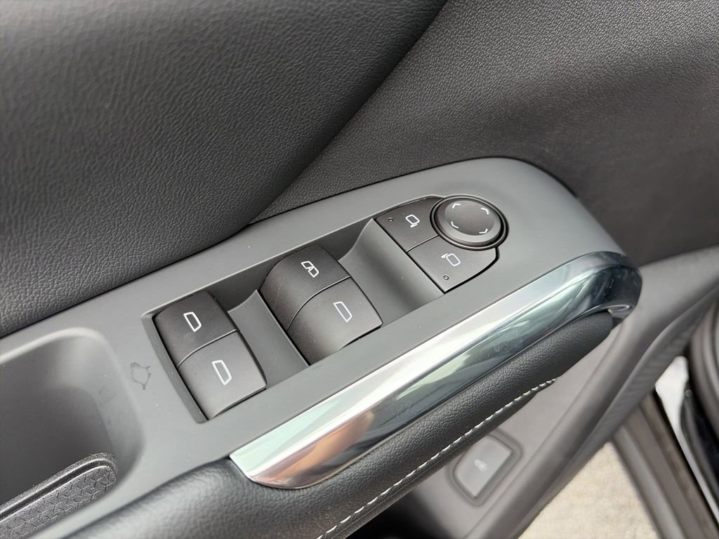 Used 2025 Chevrolet Traverse LT w/ Driver Confidence Package FWD image 19