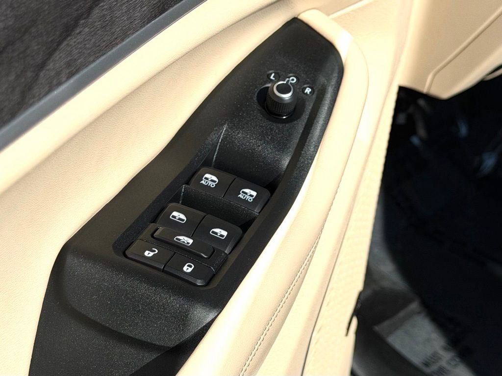 Used 2022 Jeep Grand Cherokee Limited image 15