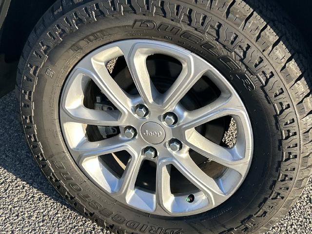 Used 2021 Jeep Grand Cherokee Laredo X AWD/4WD image 10