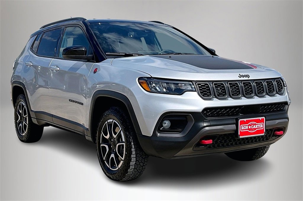 Used 2024 Jeep Compass Trailhawk image 5