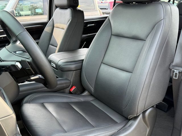 Used 2025 Chevrolet Suburban LT w/ Comfort Package AWD/4WD image 9