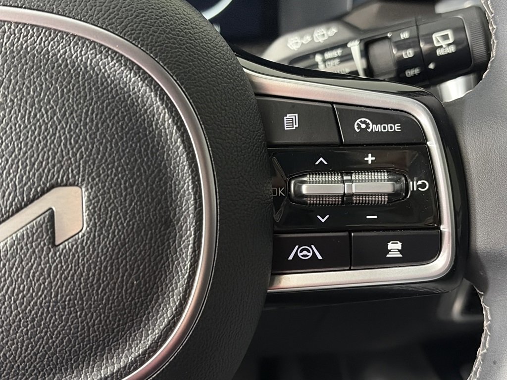Used 2023 Kia Sorento SX image 18