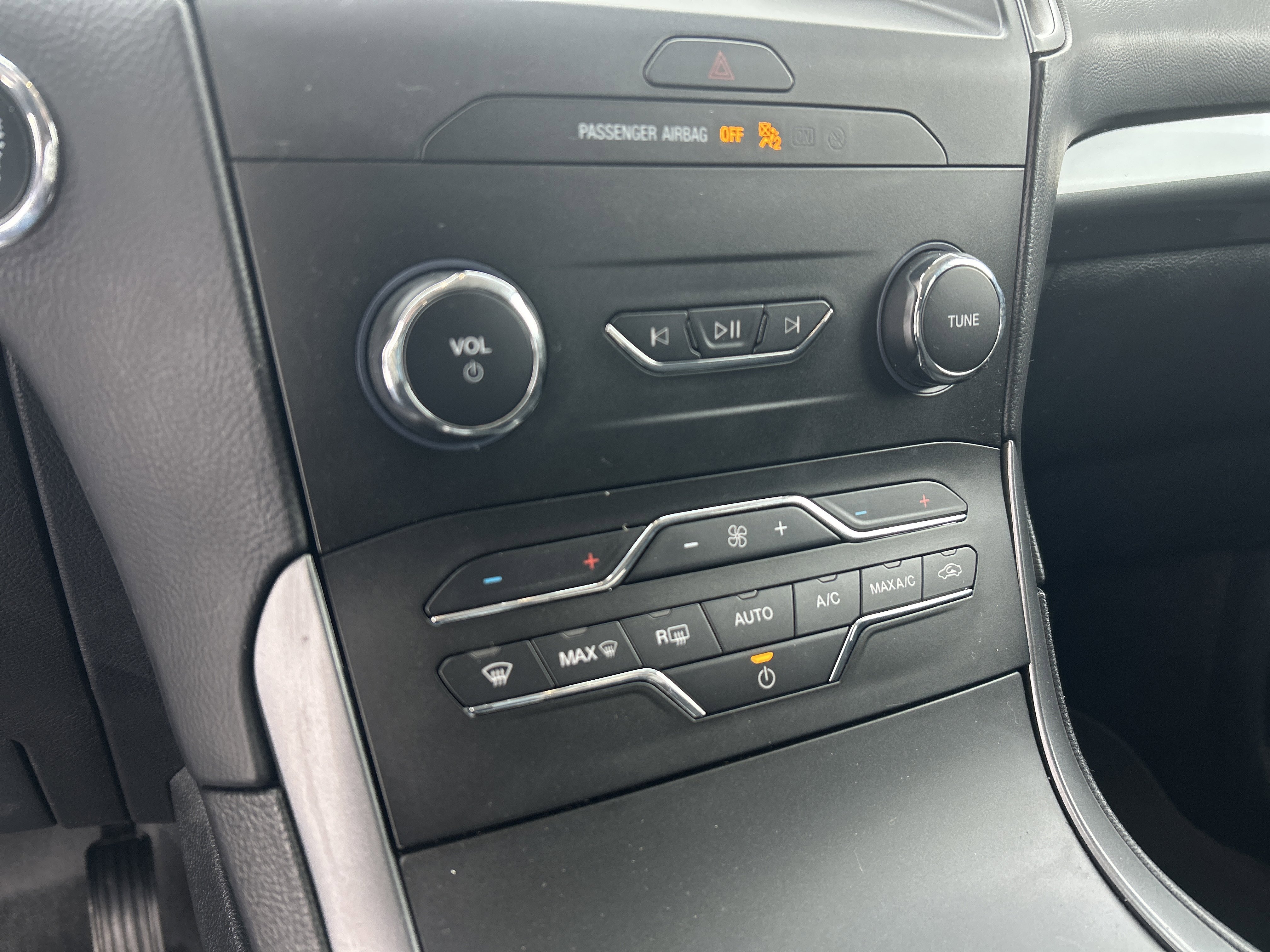 Certified 2020 Ford Edge SE image 20