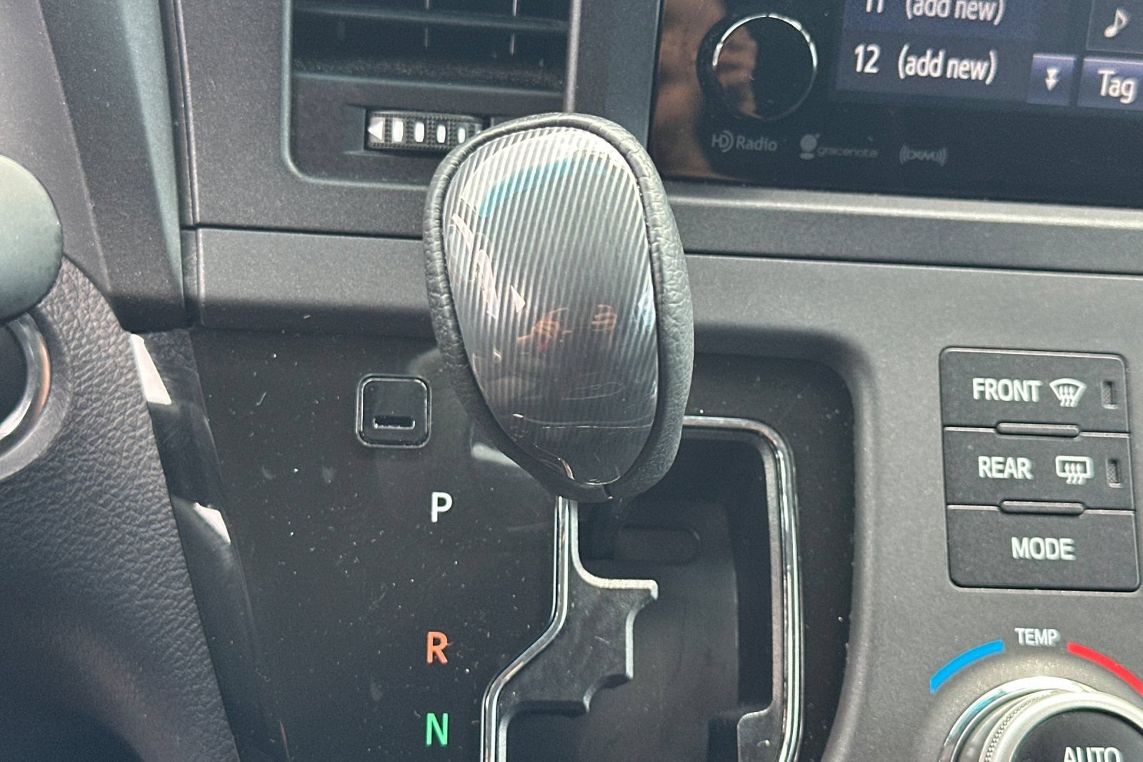 Used 2017 Toyota Sienna SE Premium FWD image 24