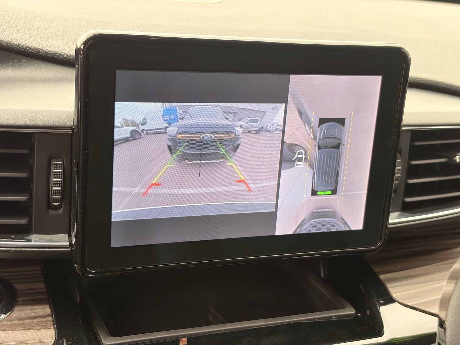 Certified 2023 Ford Explorer Limited w/ Hybrid Equipment Group 310A RWD image 20