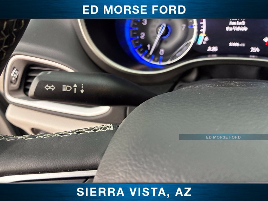 Used 2024 Chrysler Pacifica Touring-L FWD image 30