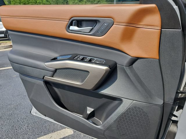 Used 2025 Nissan Pathfinder Platinum FWD image 32