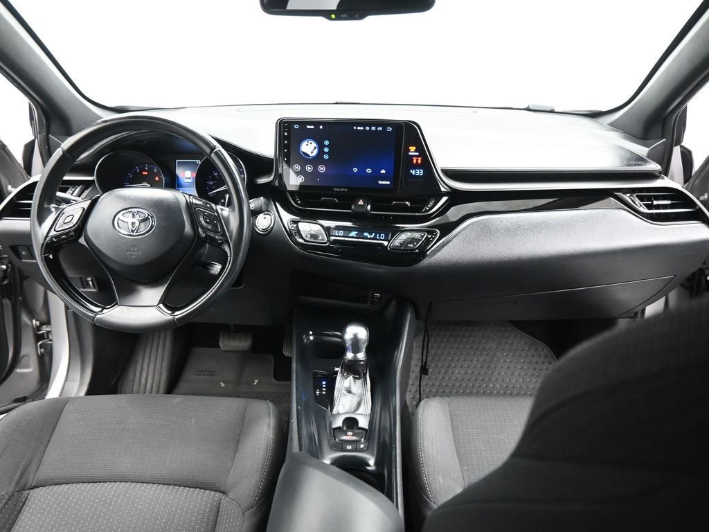 Used 2018 Toyota C-HR XLE image 17