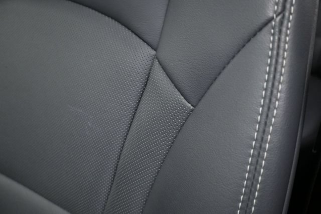 Used 2023 Buick Enclave Essence AWD/4WD image 13
