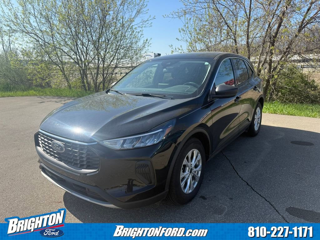 Certified 2023 Ford Escape Active w/ Cold Weather Package FWD image 3