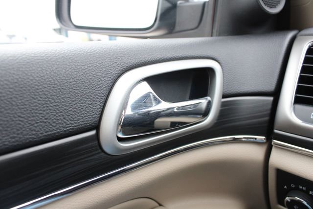 Used 2020 Jeep Grand Cherokee Limited AWD/4WD image 7
