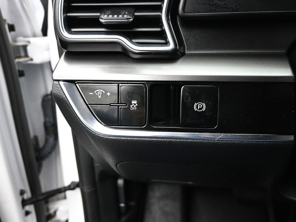 Used 2024 Kia Sportage EX image 13