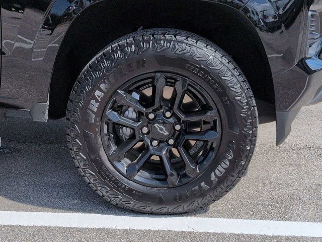 Used 2025 Chevrolet Colorado Z71 w/ Midnight Edition AWD/4WD image 11