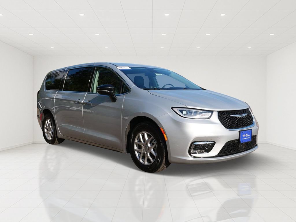 Used 2024 Chrysler Pacifica Touring-L FWD video 1