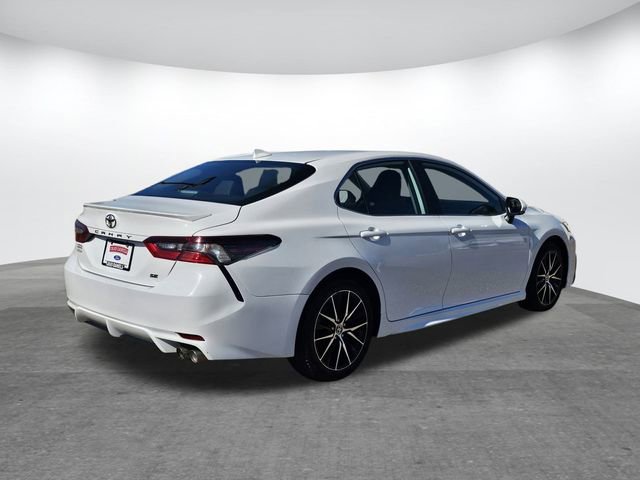 Used 2024 Toyota Camry SE image 4
