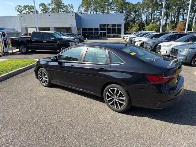 Used 2025 Volkswagen Jetta SE FWD image 6