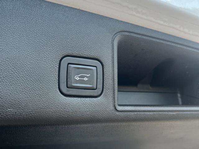 Used 2019 GMC Terrain SLT w/ Preferred Package image 16