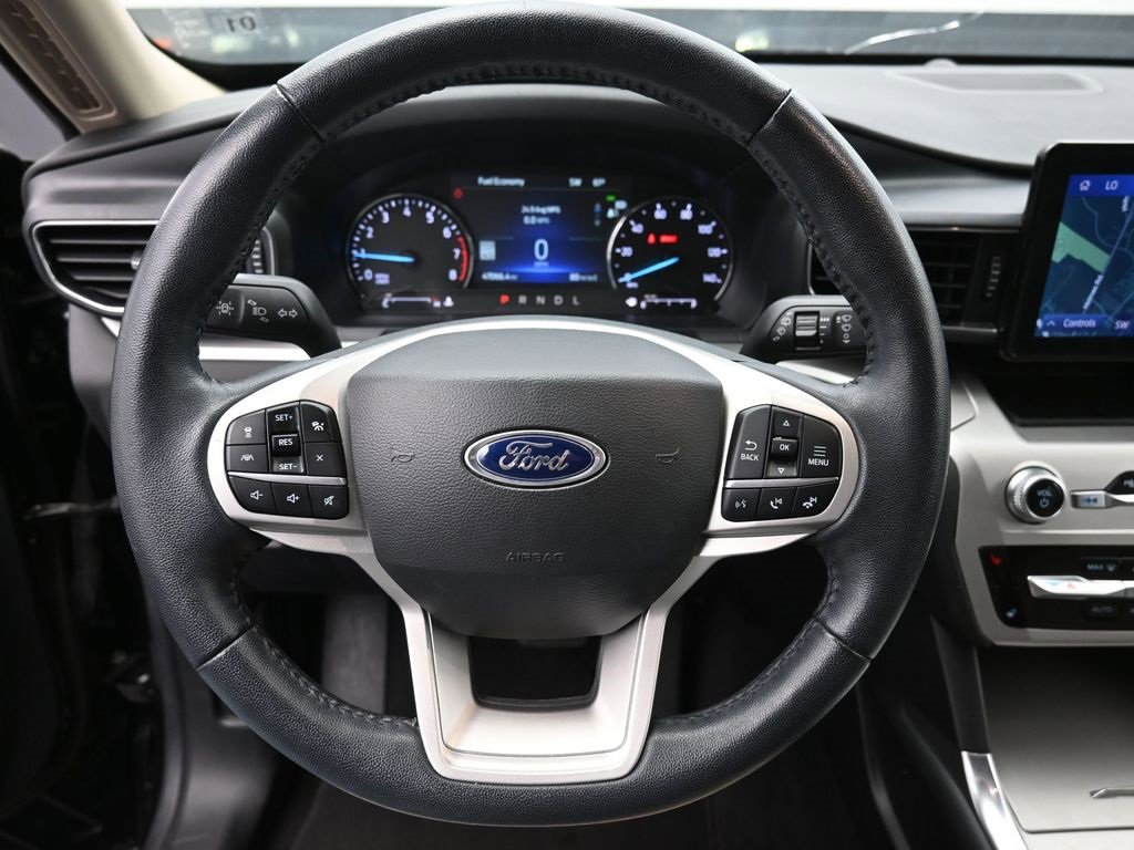 Certified 2022 Ford Explorer XLT w/ Equipment Group 202A image 7