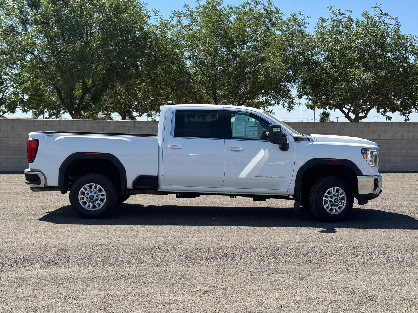 Used 2022 GMC Sierra 2500 SLE w/ SLE Convenience Package AWD/4WD image 2