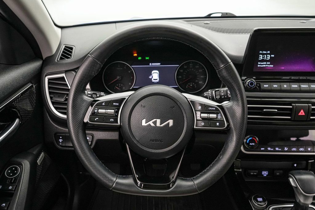 Used 2023 Kia Seltos SX w/ SX Sunroof Package image 13