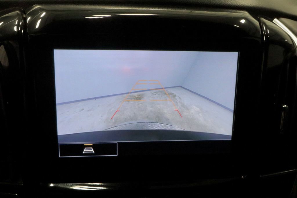 Used 2022 Chevrolet Traverse LT AWD/4WD image 2