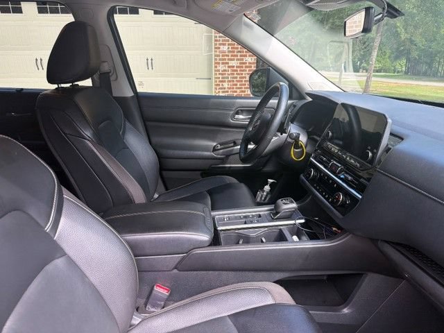 Used 2024 Nissan Pathfinder SL w/ SL Premium Package FWD image 3