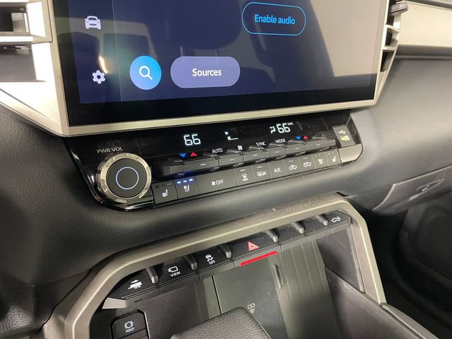 Used 2025 Toyota Tundra Limited AWD/4WD image 8