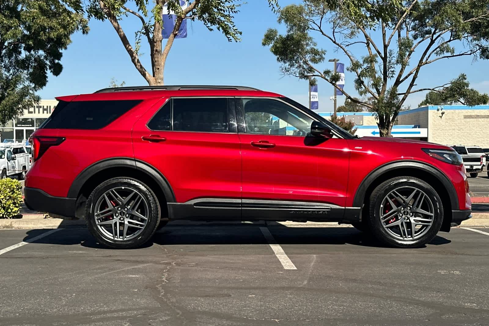 Certified 2025 Ford Explorer ST-Line w/ ST-Line Street Pack AWD/4WD image 9