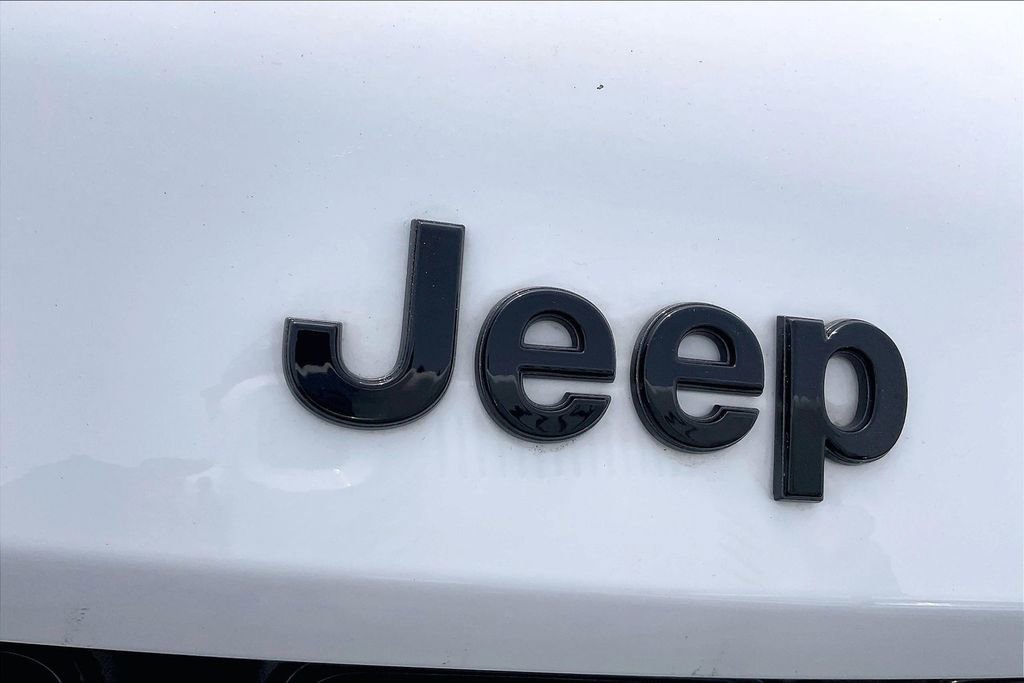 Used 2024 Jeep Grand Cherokee L Limited w/ Black Appearance Package AWD/4WD image 33