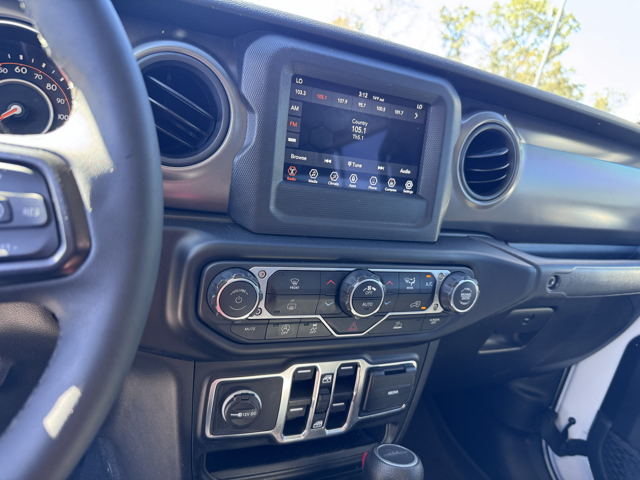 Used 2023 Jeep Gladiator Sport AWD/4WD image 16