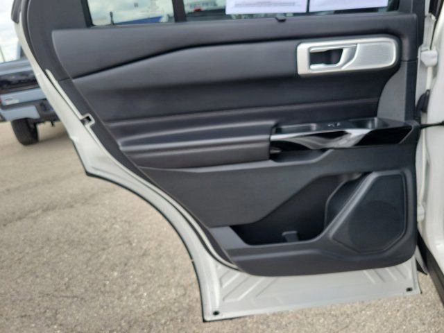 Certified 2021 Ford Explorer Platinum w/ Equipment Group 601A image 15