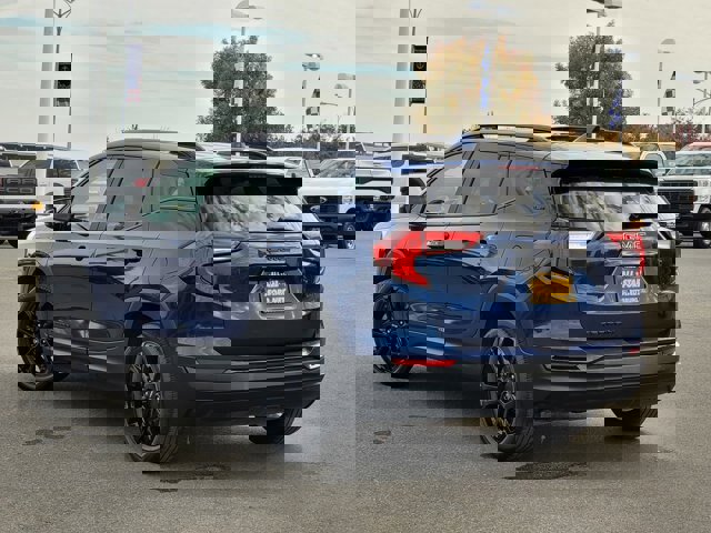 Used 2022 GMC Terrain SLE w/ Driver Convenience Package image 6