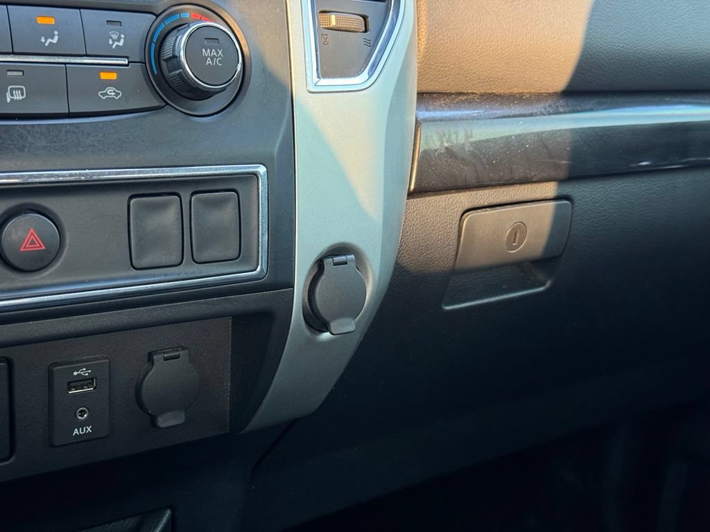 Used 2018 Nissan Titan SV AWD/4WD image 15