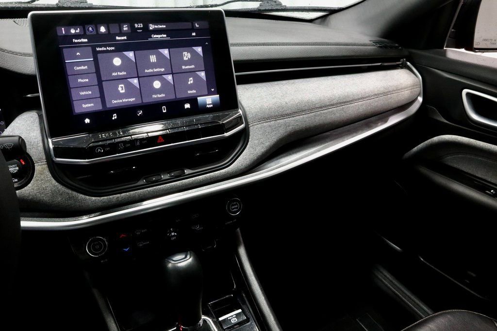 Used 2023 Jeep Compass Latitude image 29