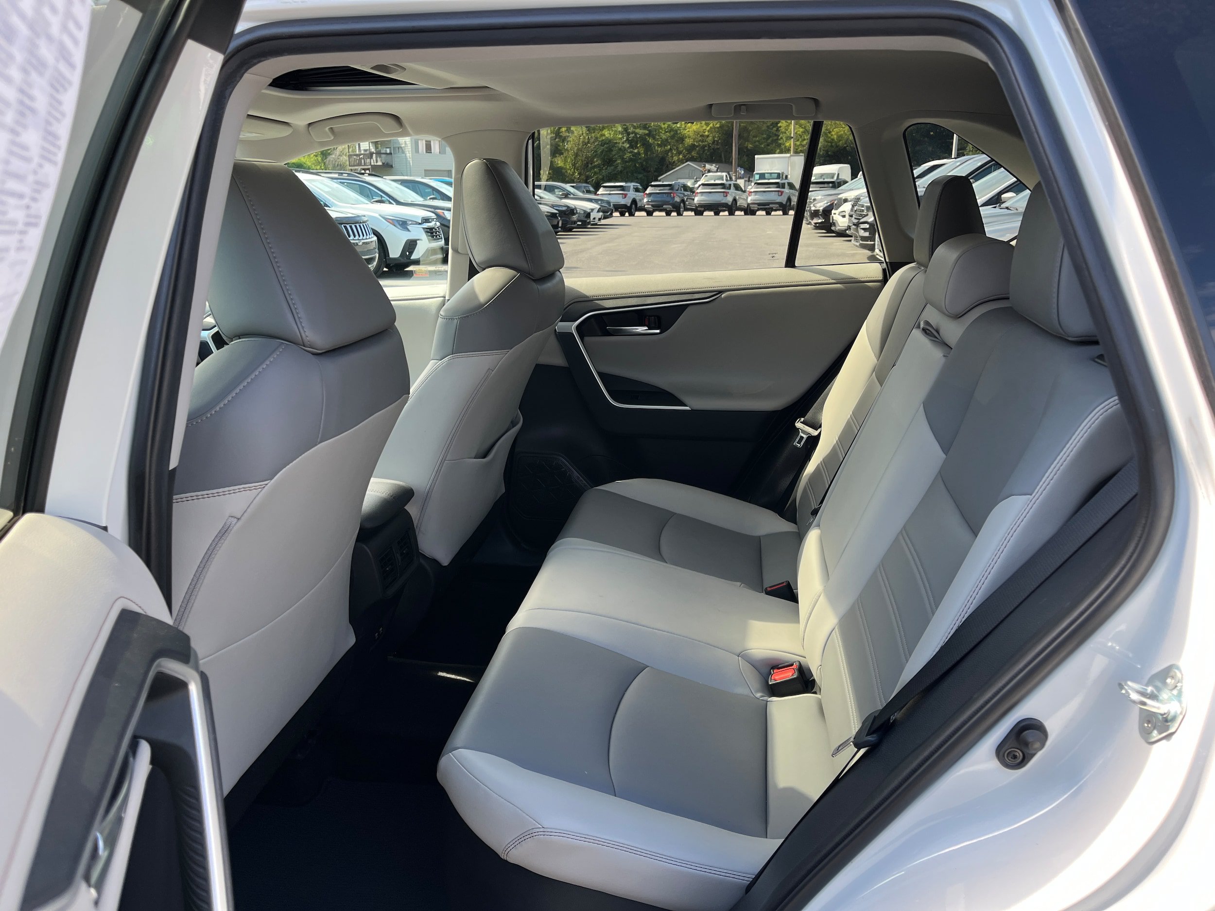 Used 2019 Toyota RAV4 Limited w/ Carpet Mat Package AWD/4WD image 14