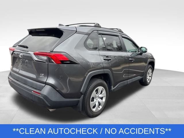 Used 2021 Toyota RAV4 LE image 4