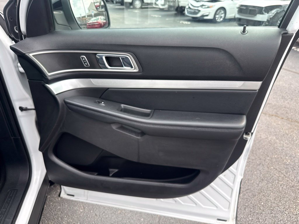 Certified 2017 Ford Explorer XLT FWD image 36