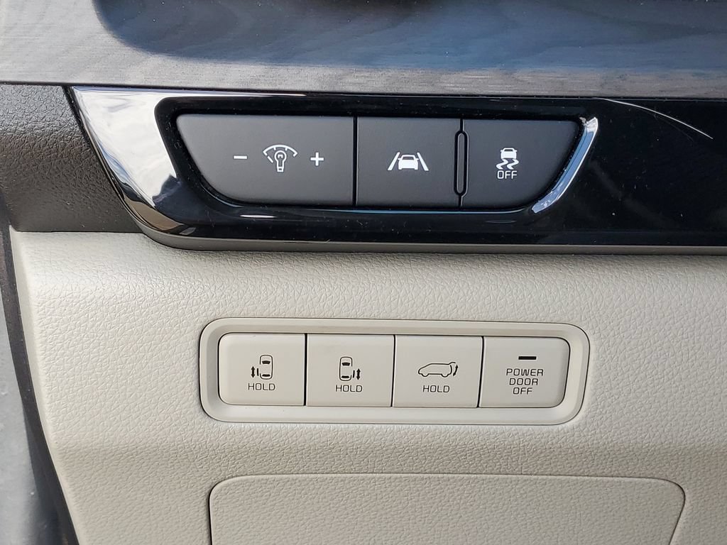 Used 2024 Kia Carnival EX FWD image 22