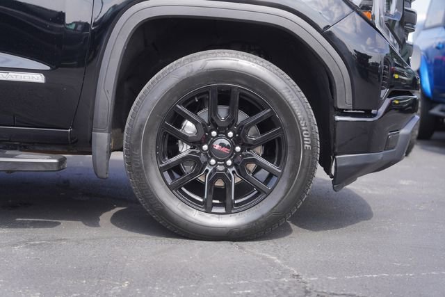 Used 2025 GMC Sierra 1500 Elevation w/ LPO, Elevation Black Package AWD/4WD image 4