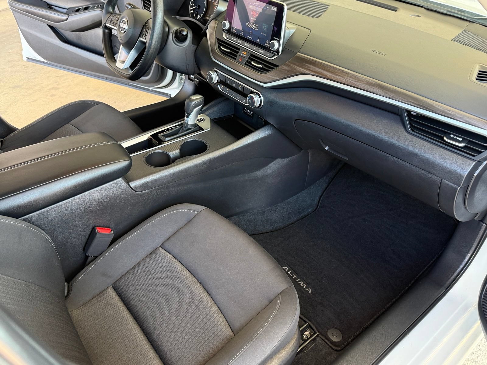 Used 2025 Nissan Altima 2.5 SV FWD image 17