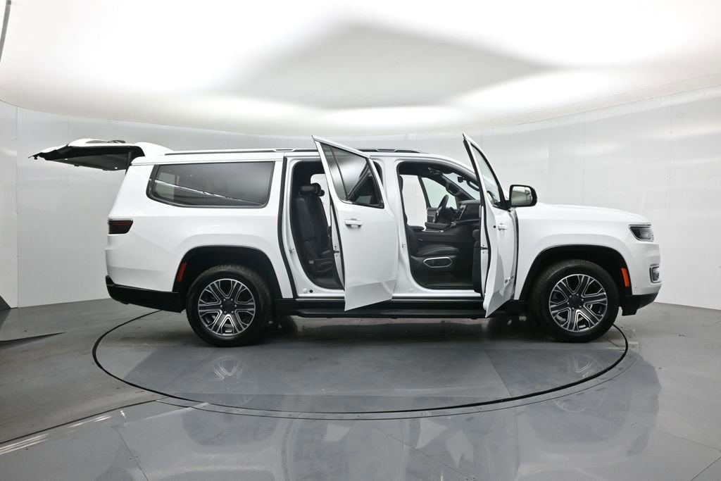 Used 2024 Jeep Wagoneer L Series II image 34