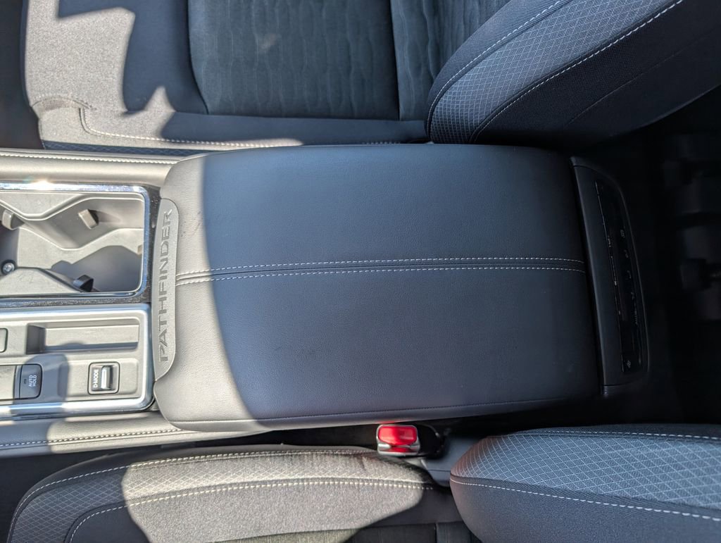 Used 2025 Nissan Pathfinder SV FWD image 14