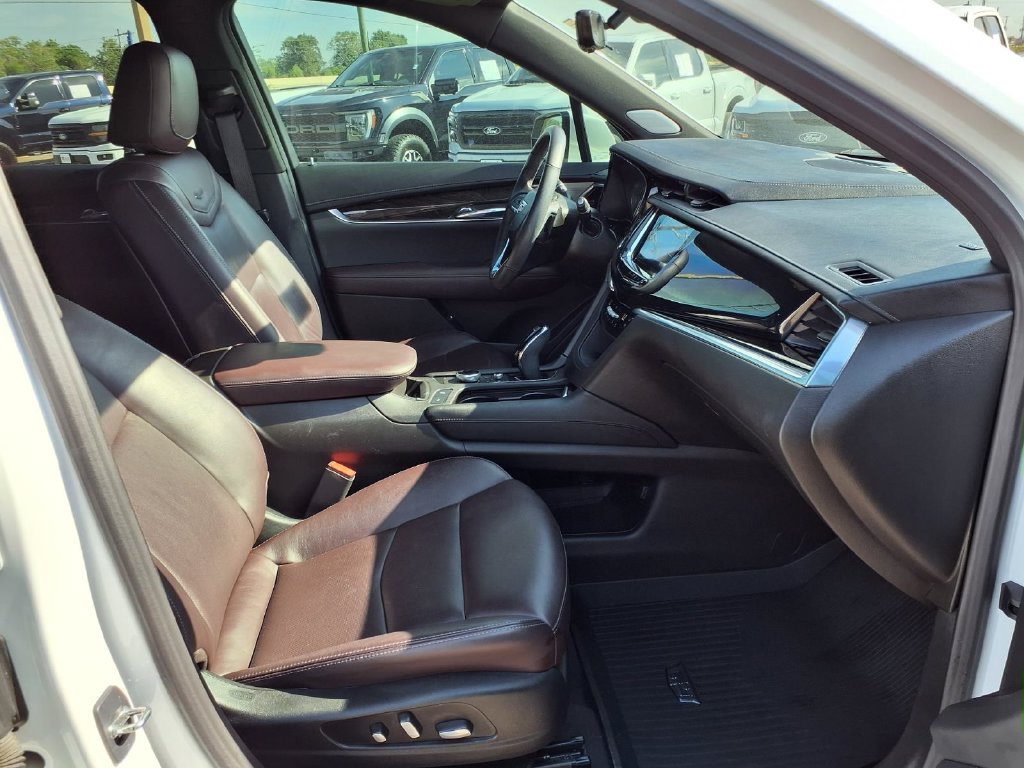 Used 2024 Cadillac XT6 Premium Luxury w/ Technology Package FWD image 28