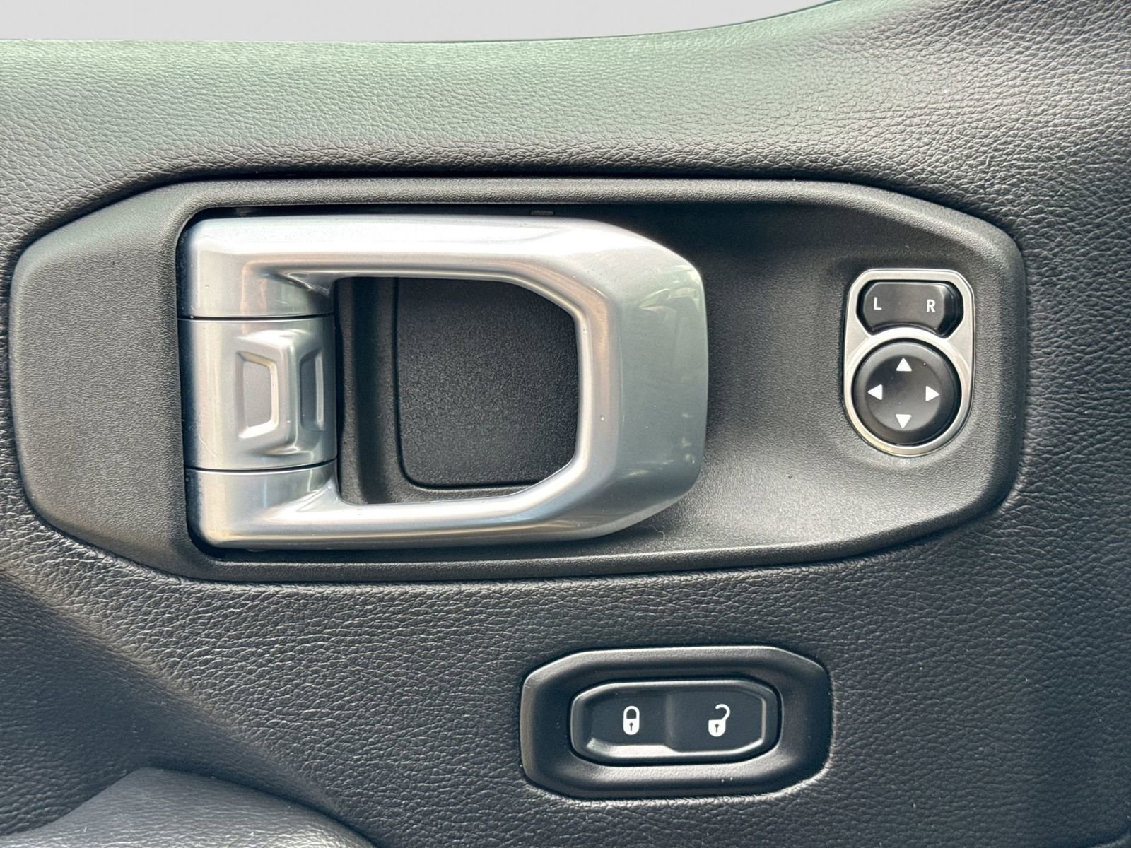 Used 2021 Jeep Wrangler Unlimited Rubicon w/ Uconnect 4C Nav & Sound Group image 17