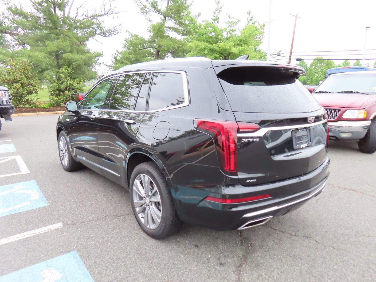Used 2023 Cadillac XT6 Premium Luxury w/ Technology Package AWD/4WD image 7
