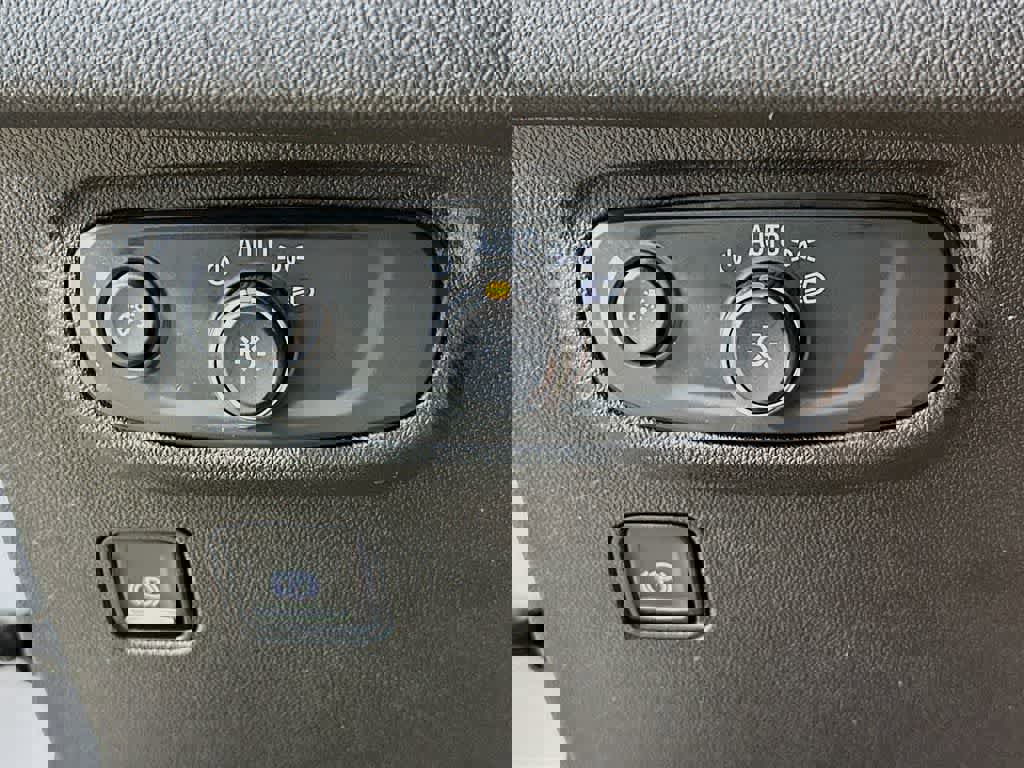 Used 2022 GMC Terrain SLE w/ Driver Convenience Package image 26