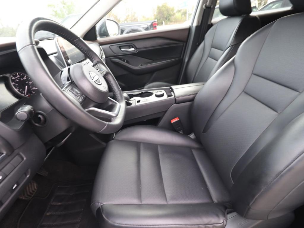 Used 2023 Nissan Rogue SV w/ SV Premium Package image 8