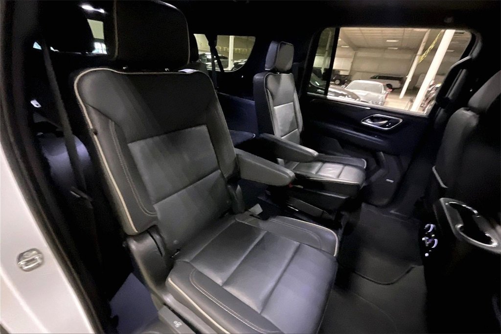 Used 2023 Chevrolet Suburban Premier image 25