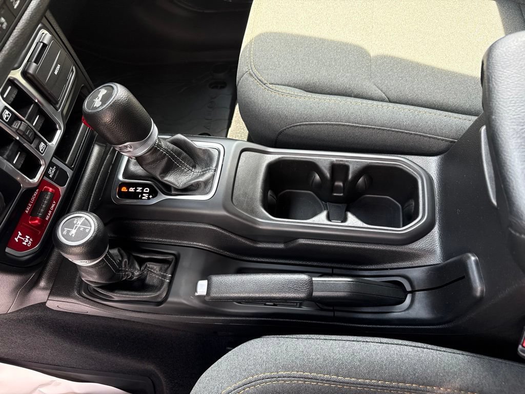 Used 2024 Jeep Wrangler Unlimited AWD/4WD image 25